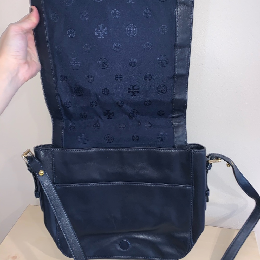 handbag. - Picture 4 of 5